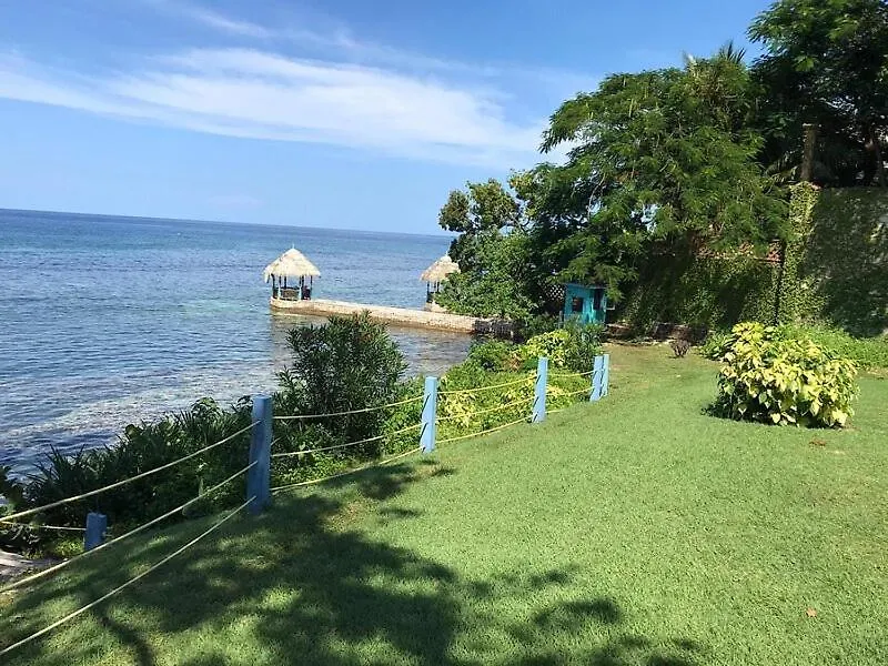 אוצ'ו ריוס Modern Beachfront Condo with Stunning Sea Views דירה אוצ'ו ריוס
