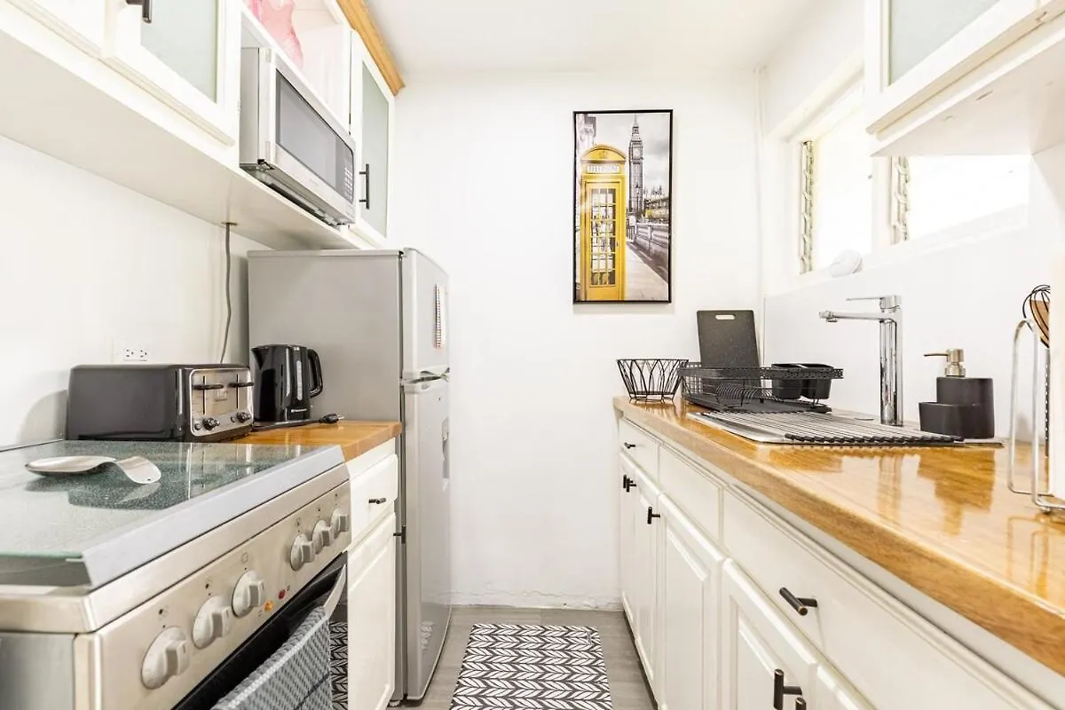 אוצ'ו ריוס Modern Beachfront Condo with Stunning Sea Views